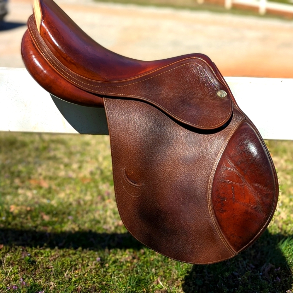17in Prestige Dover Jump Saddle With Rawhide Cantle